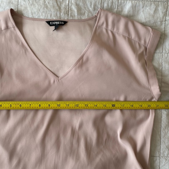 Express blush pink short sleeve blouse - Picture 2 of 6
